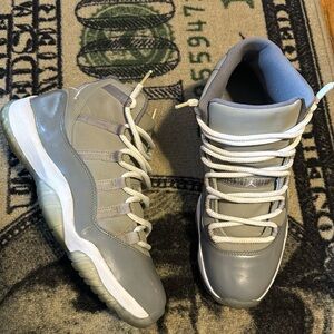 AIR JORDAN 11 COOL GREYS SIZE 10.5 USED